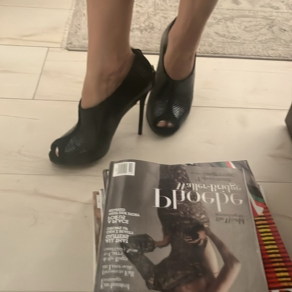 Charles Jourdan heels/bootie black 7.5 - Picture 10 of 12